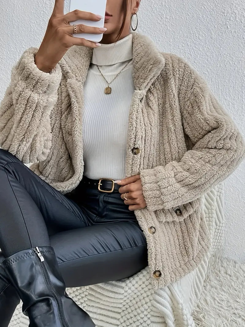 Nova™ - Doppelseitige Strickjacke mit Samtknöpfen